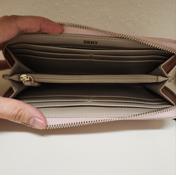 NWT DKNY wallet pink - Picture 2 of 5